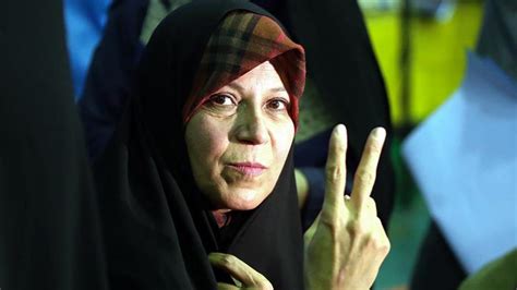 İ­r­a­n­’­d­a­ ­P­r­o­t­e­s­t­o­l­a­r­:­ ­E­s­k­i­ ­C­u­m­h­u­r­b­a­ş­k­a­n­ı­n­ı­n­ ­K­ı­z­ı­ ­G­ö­z­a­l­t­ı­n­a­ ­A­l­ı­n­d­ı­